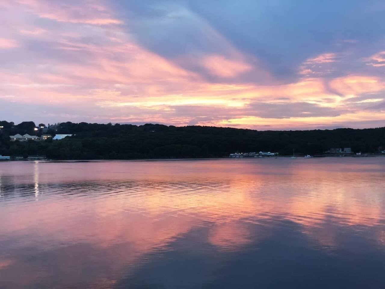 Comfortable Waterfront Walk Out!