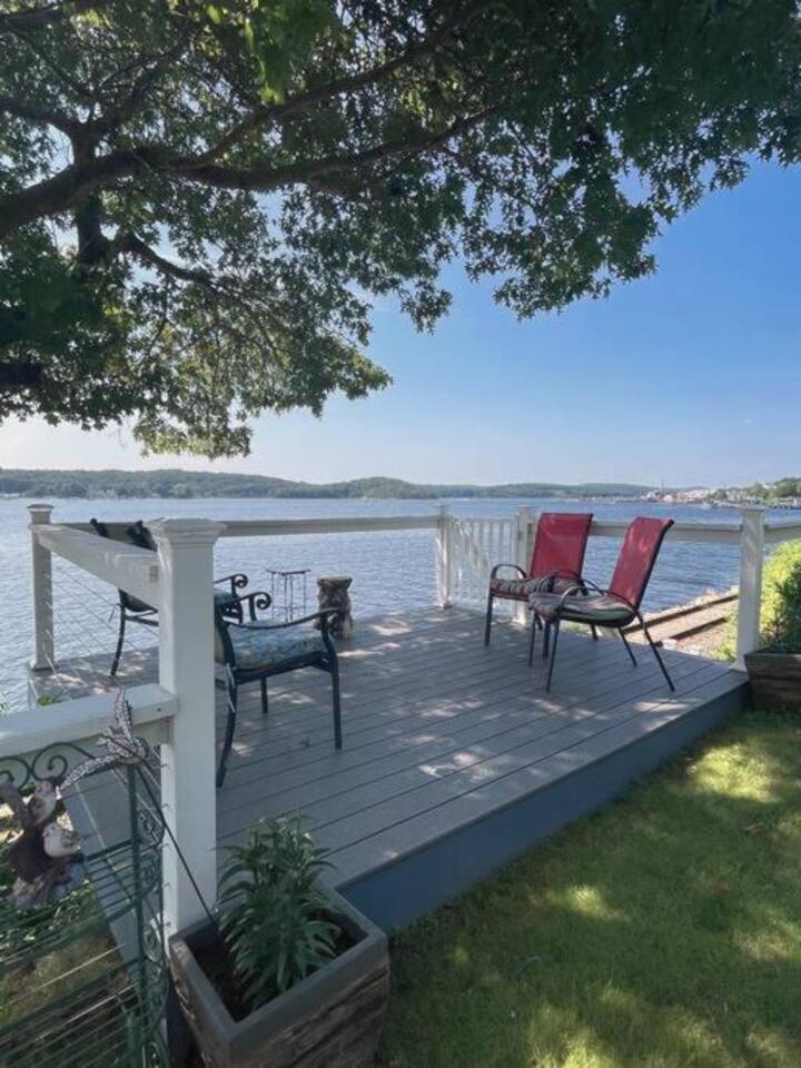 Beautiful Riverside Guest Suite!
