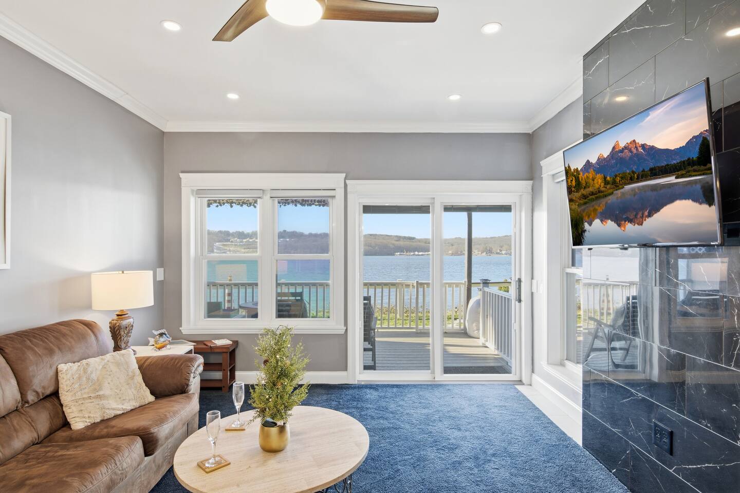 Beautiful Riverside Guest Suite!