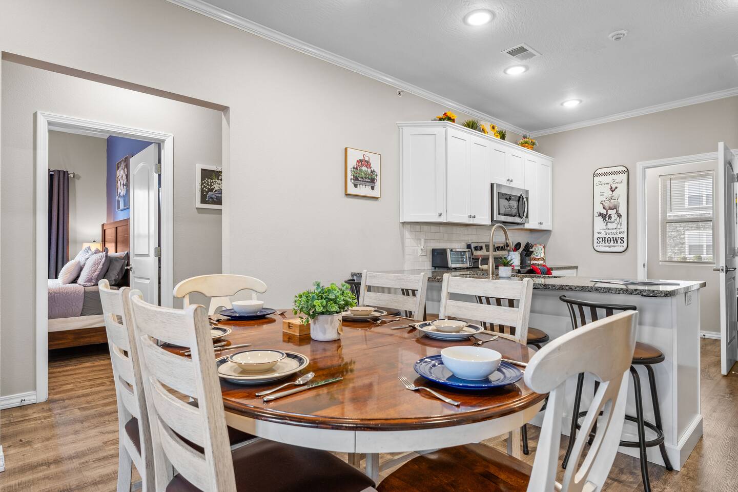 Prime location/views/2 min walk to pool/renovated