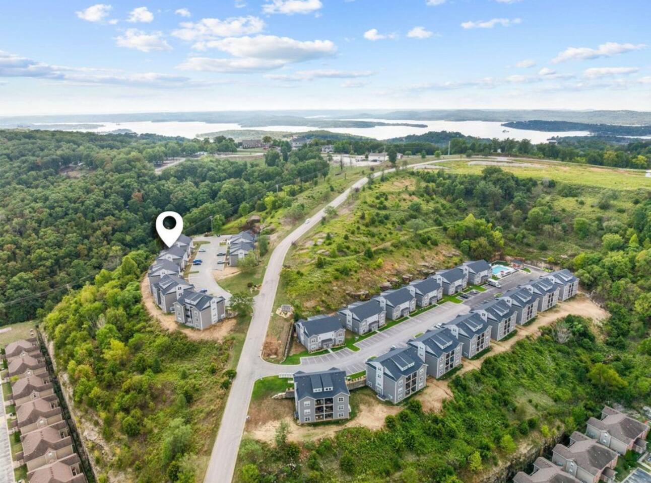 Prime location/views/2 min walk to pool/renovated