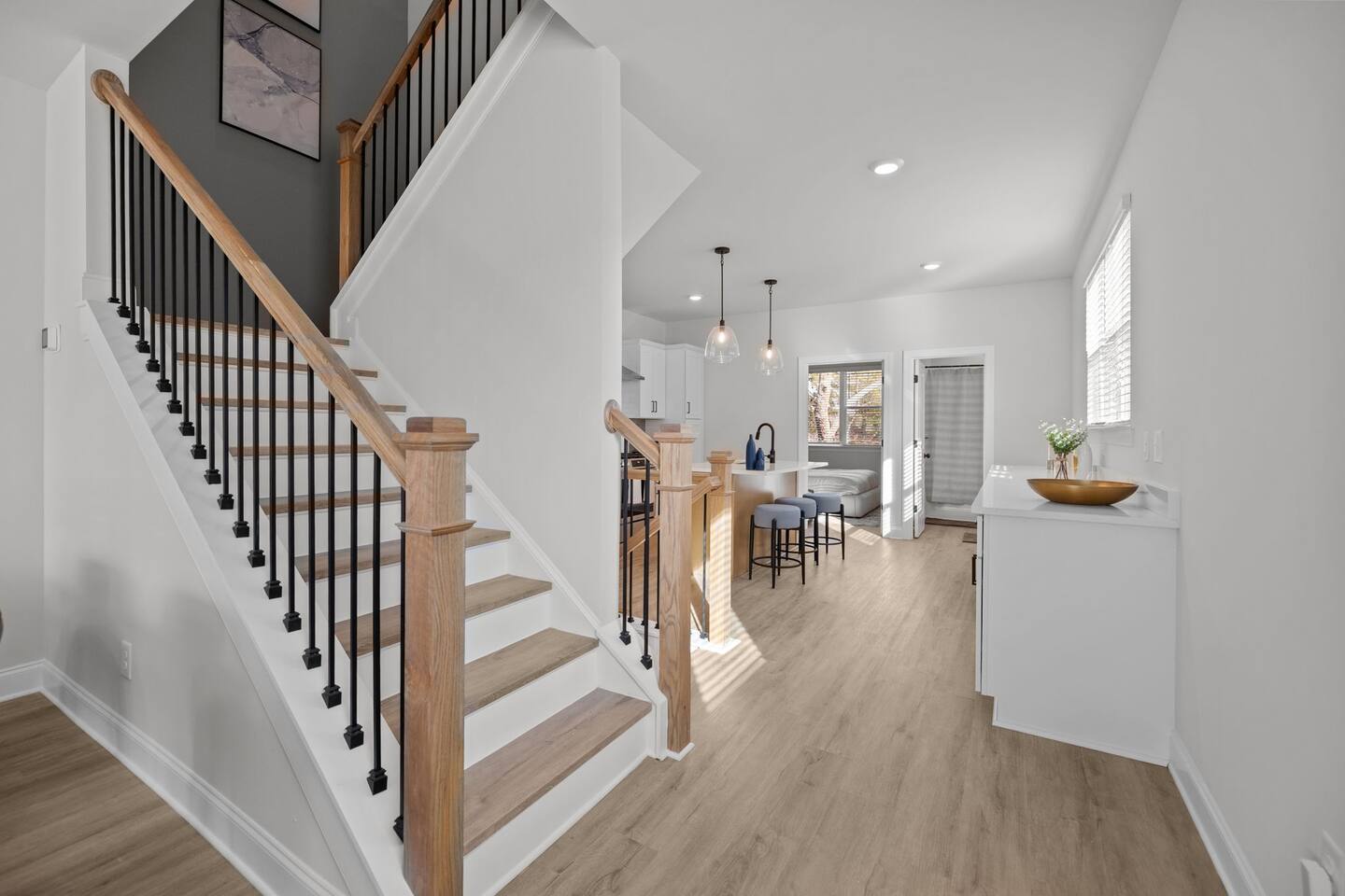 Luxury build - King Bed - Minutes to Uptown