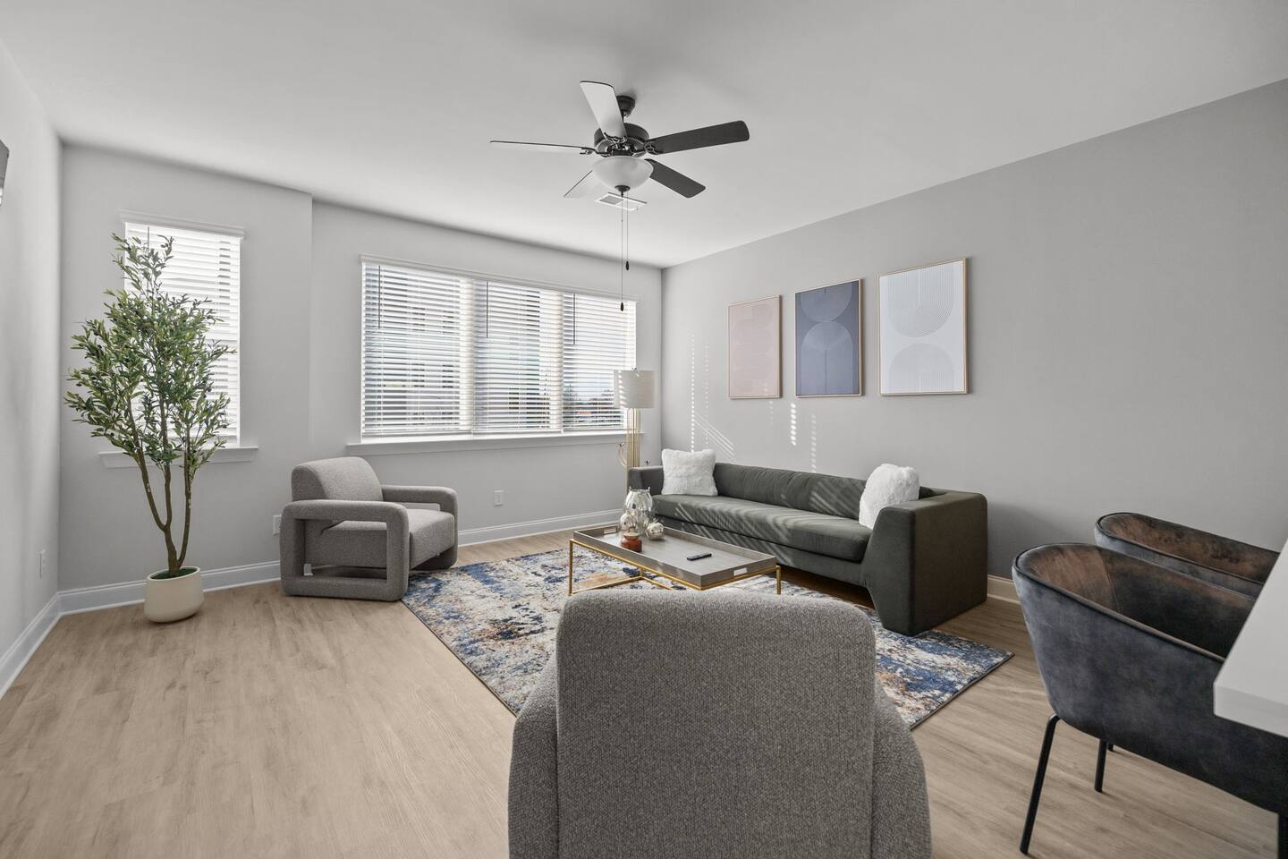 Luxury build - King Bed - Minutes to Uptown