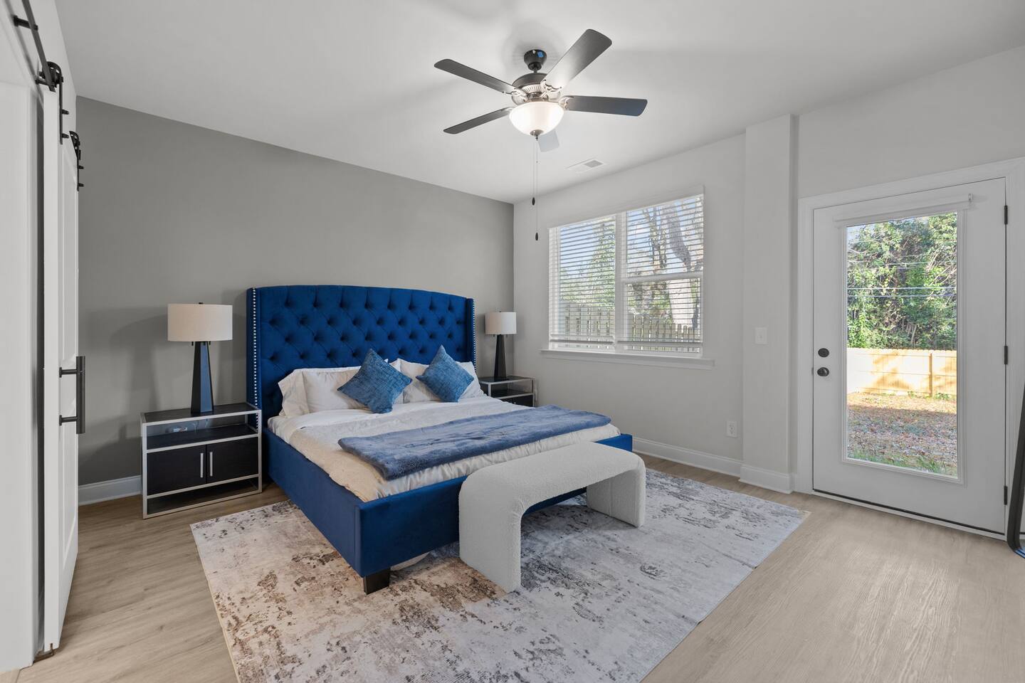 Luxury build - King Bed - Minutes to Uptown