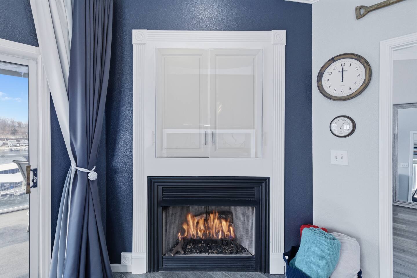 The Royal View*Fireplace*Newly Updated*No Stairs