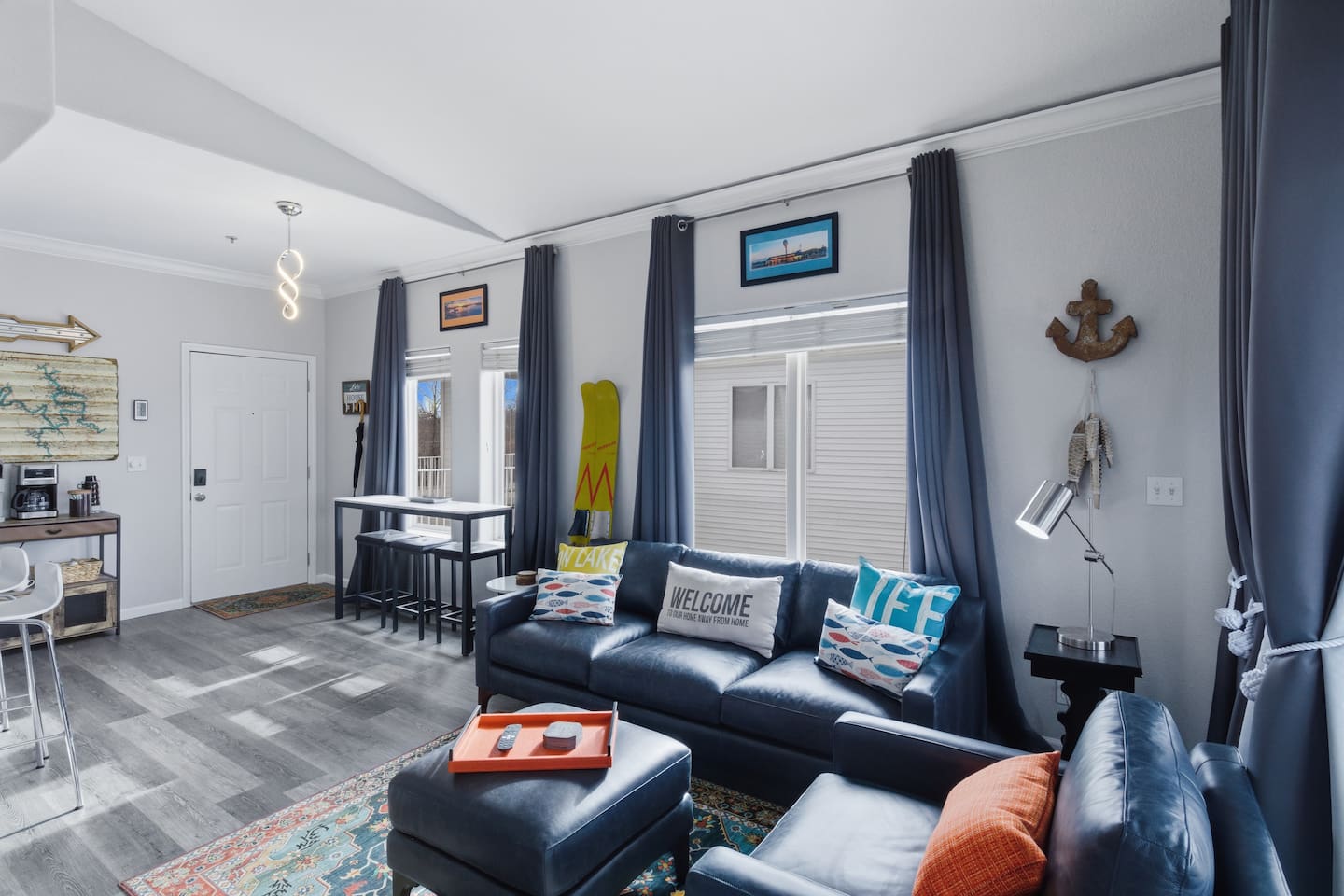 The Royal View*Fireplace*Newly Updated*No Stairs