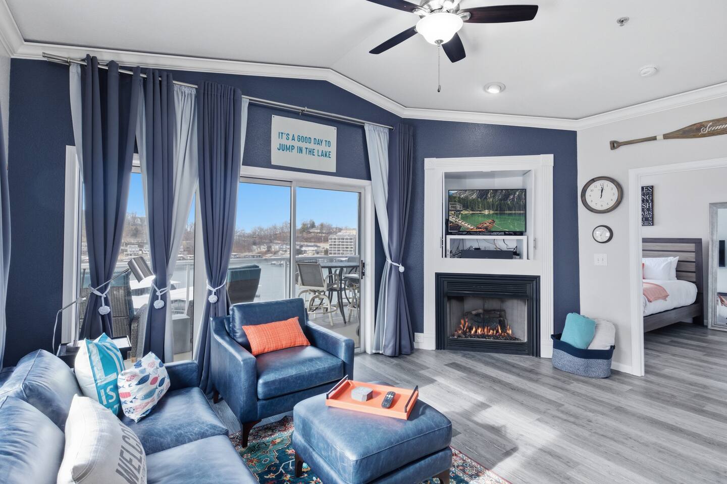 The Royal View*Fireplace*Newly Updated*No Stairs
