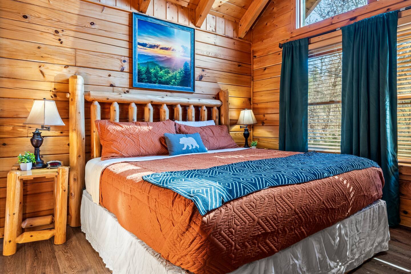 5 min to Gatlinburg, Hot Tub, Games, EV charger