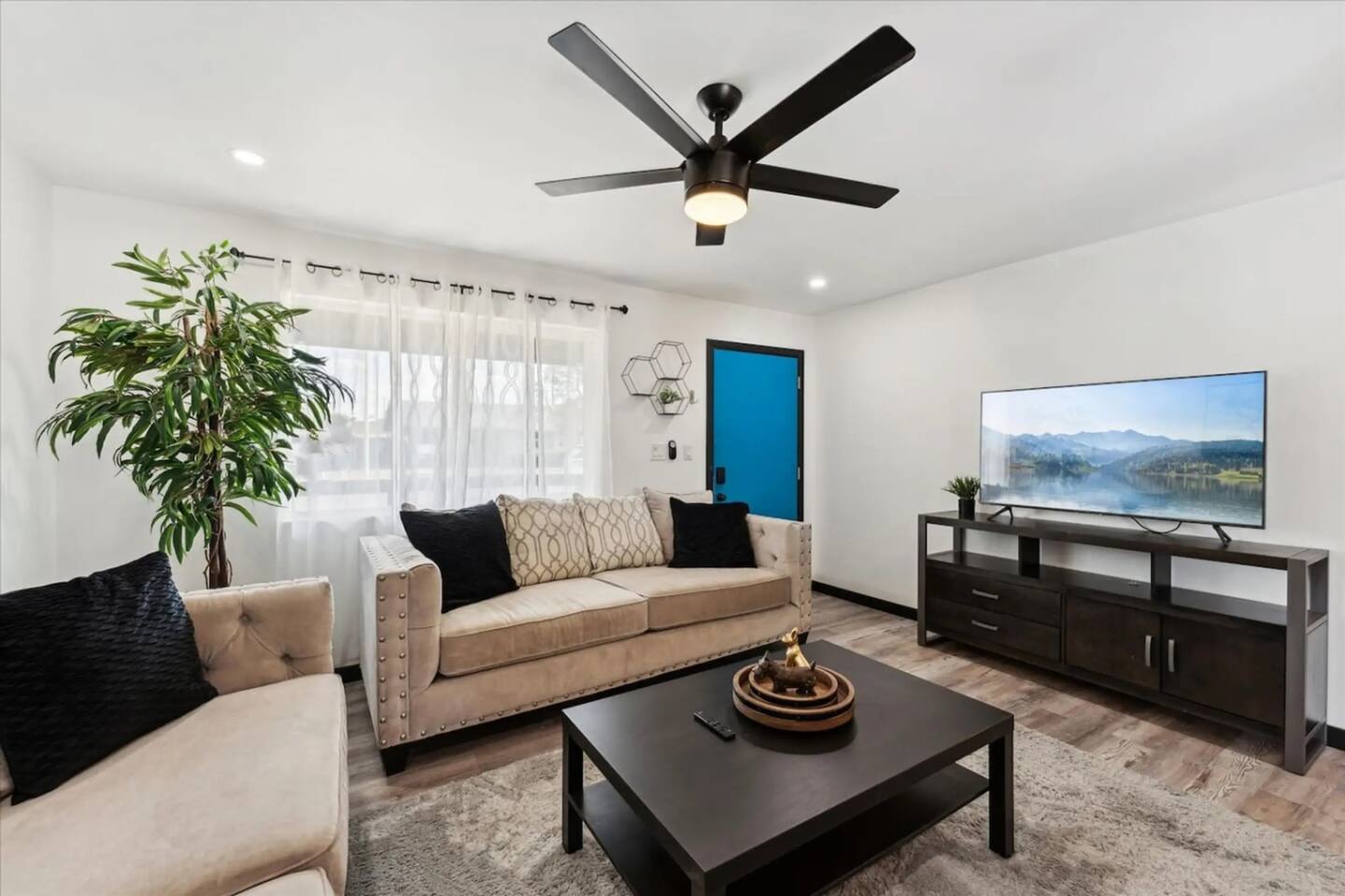 Cozy Getaway | Designer Interior | Central Phoenix — Phoenix — vacation rental