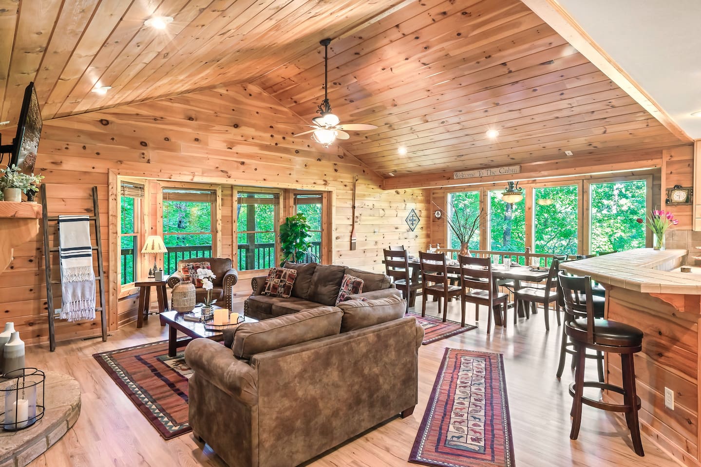 Fun and Serene Family Cabin & Huge Deck