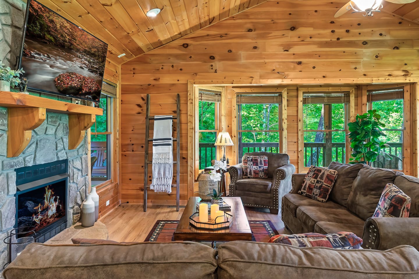 Fun and Serene Family Cabin & Huge Deck