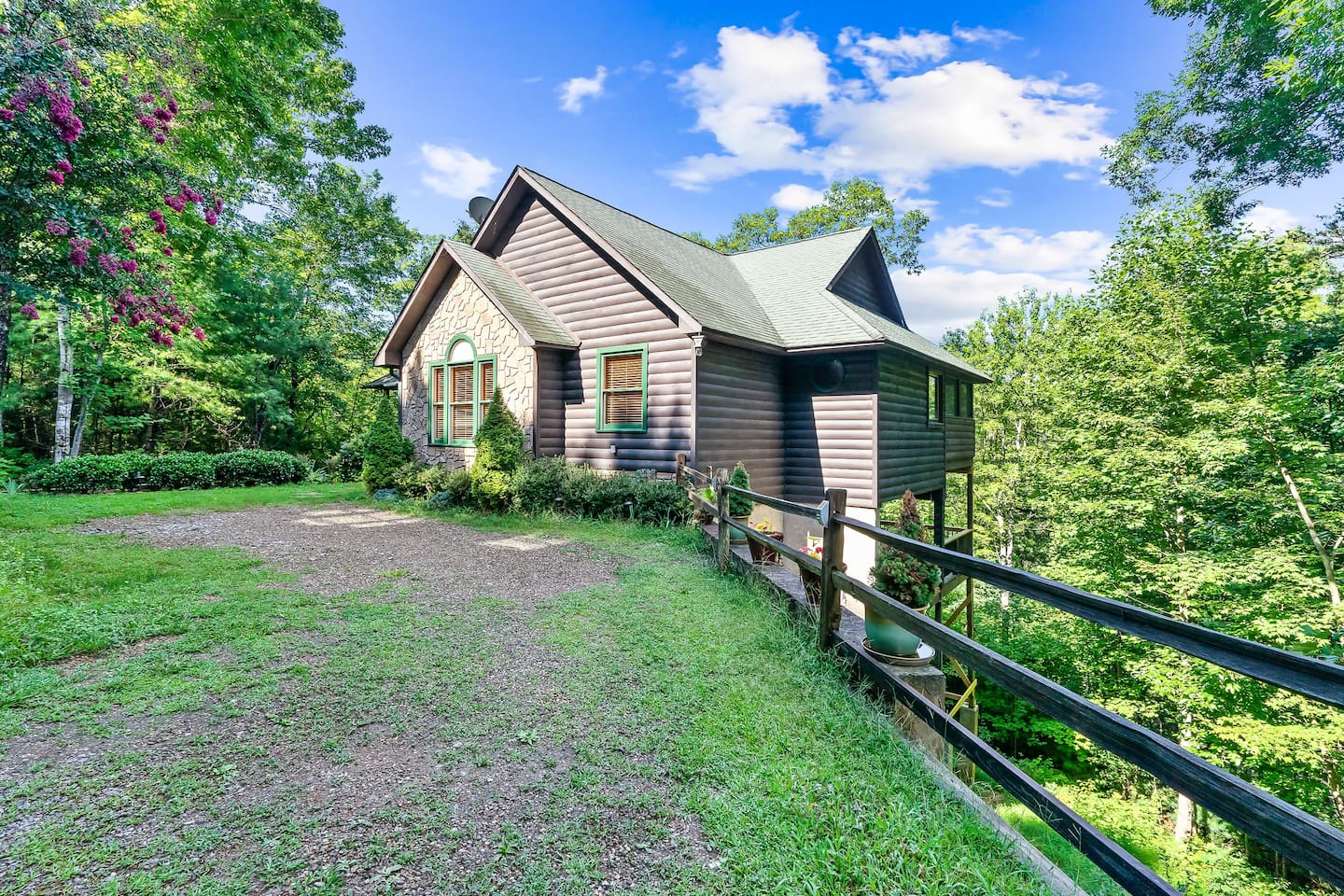 Fun and Serene Family Cabin & Huge Deck — Sevierville — vacation rental