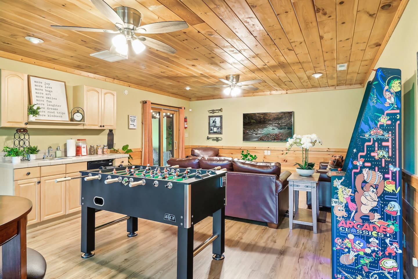 Fun and Serene Family Cabin & Huge Deck