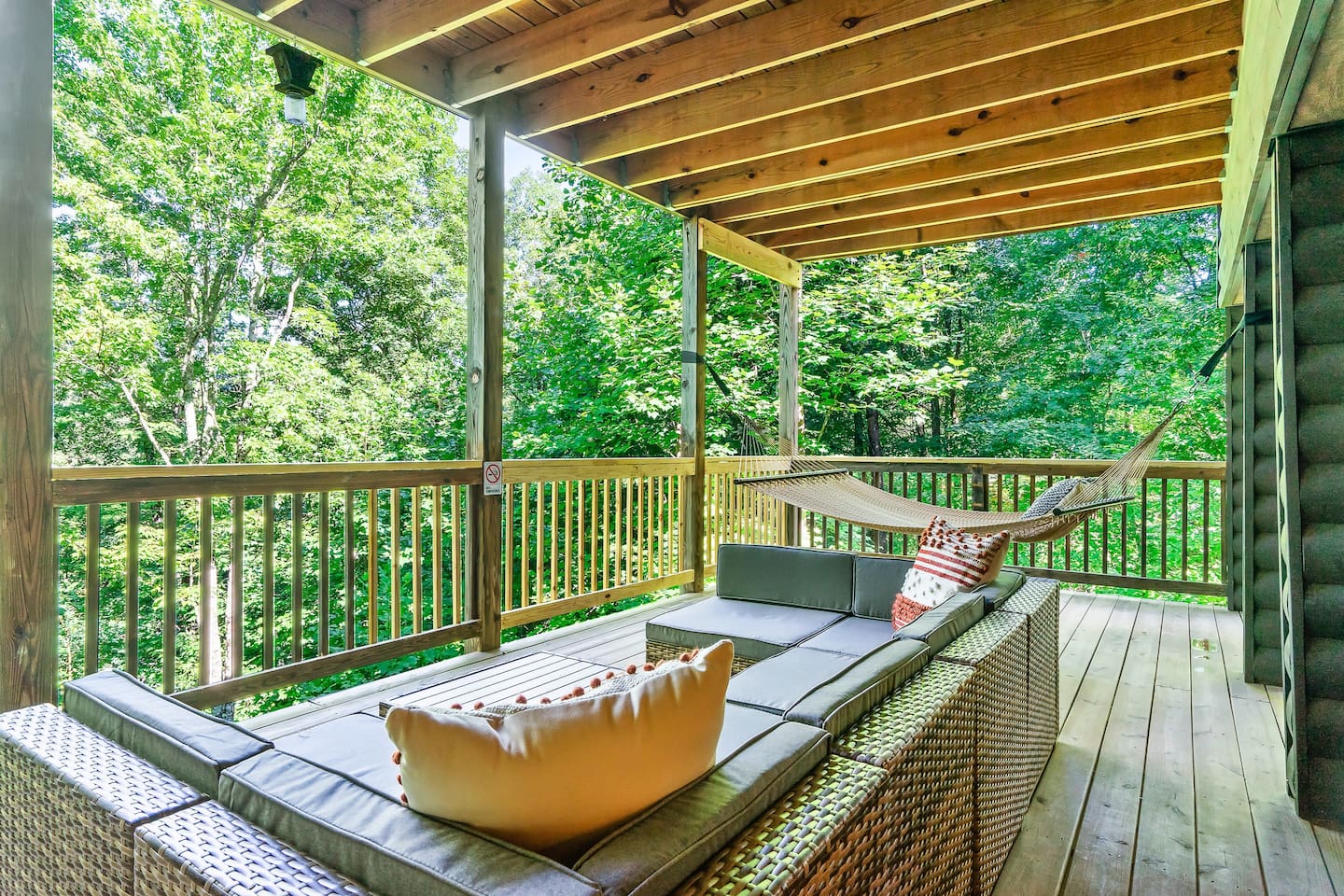 Fun and Serene Family Cabin & Huge Deck
