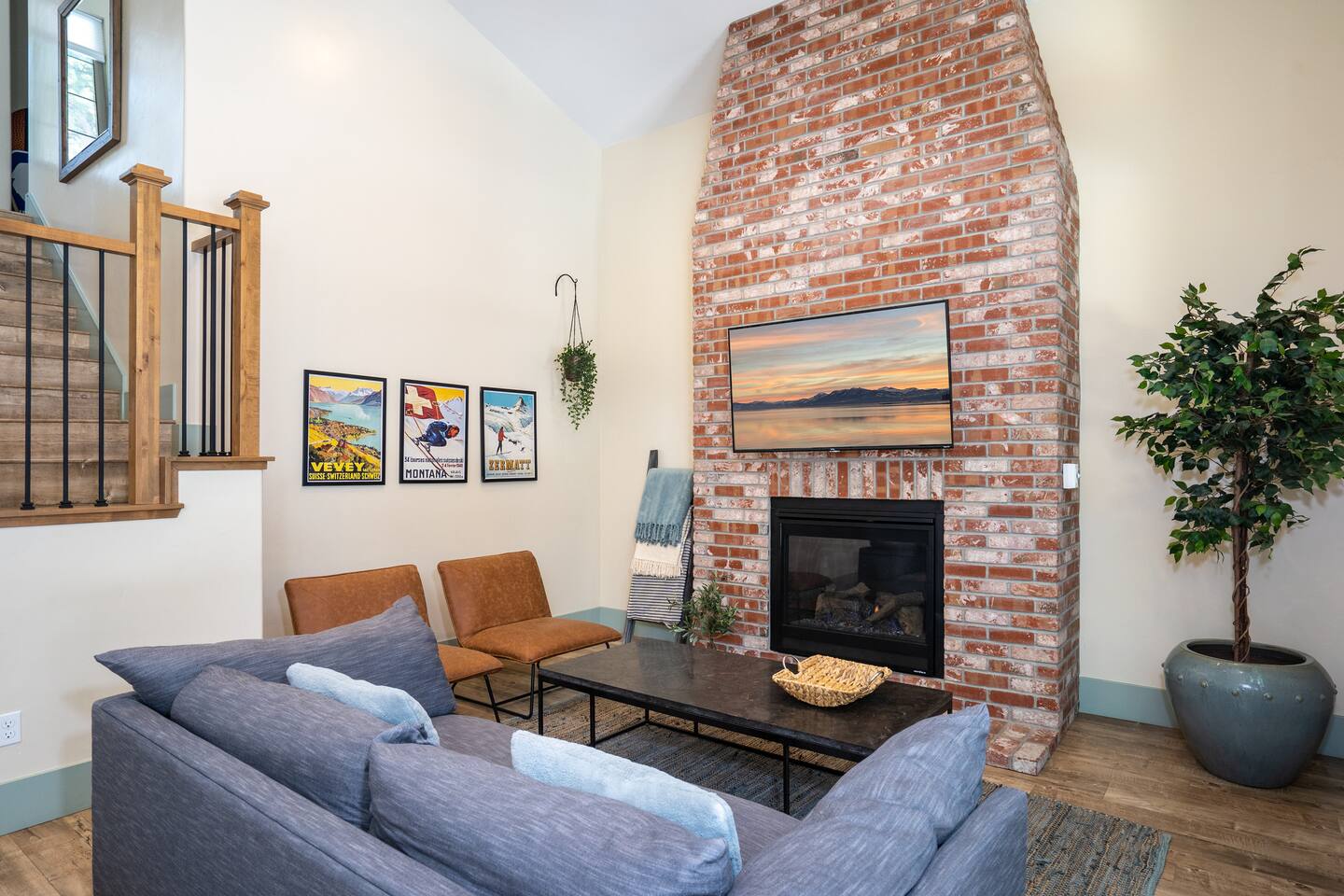 Luxurious Tahoe Escape: HotTub, Arcade, Fireplace+