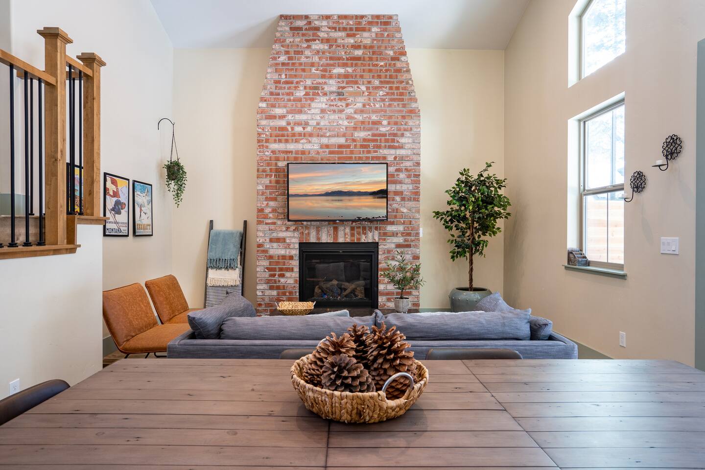 Luxurious Tahoe Escape: HotTub, Arcade, Fireplace+