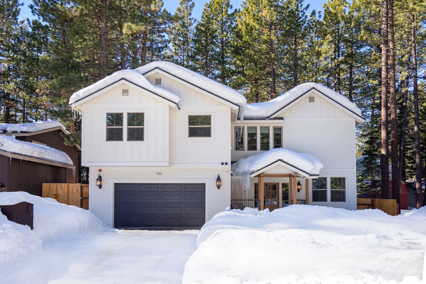 Luxurious Tahoe Escape: HotTub, Arcade, Fireplace+ — South Lake Tahoe — vacation rental