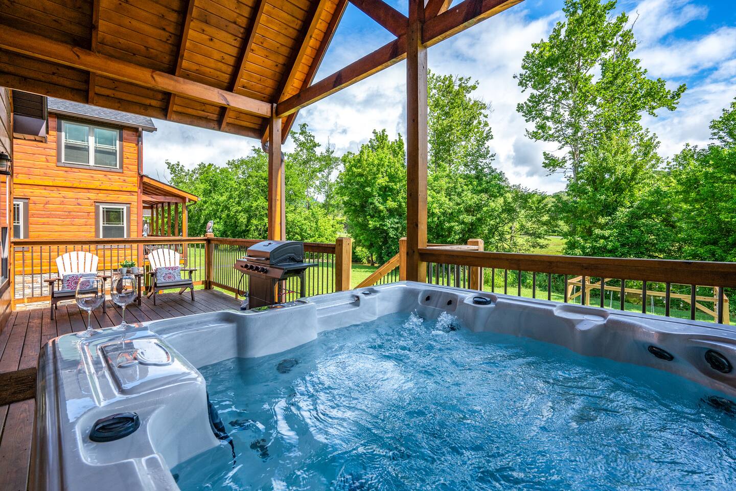 New Creekside Escape: Location, HotTub, Firepit+
