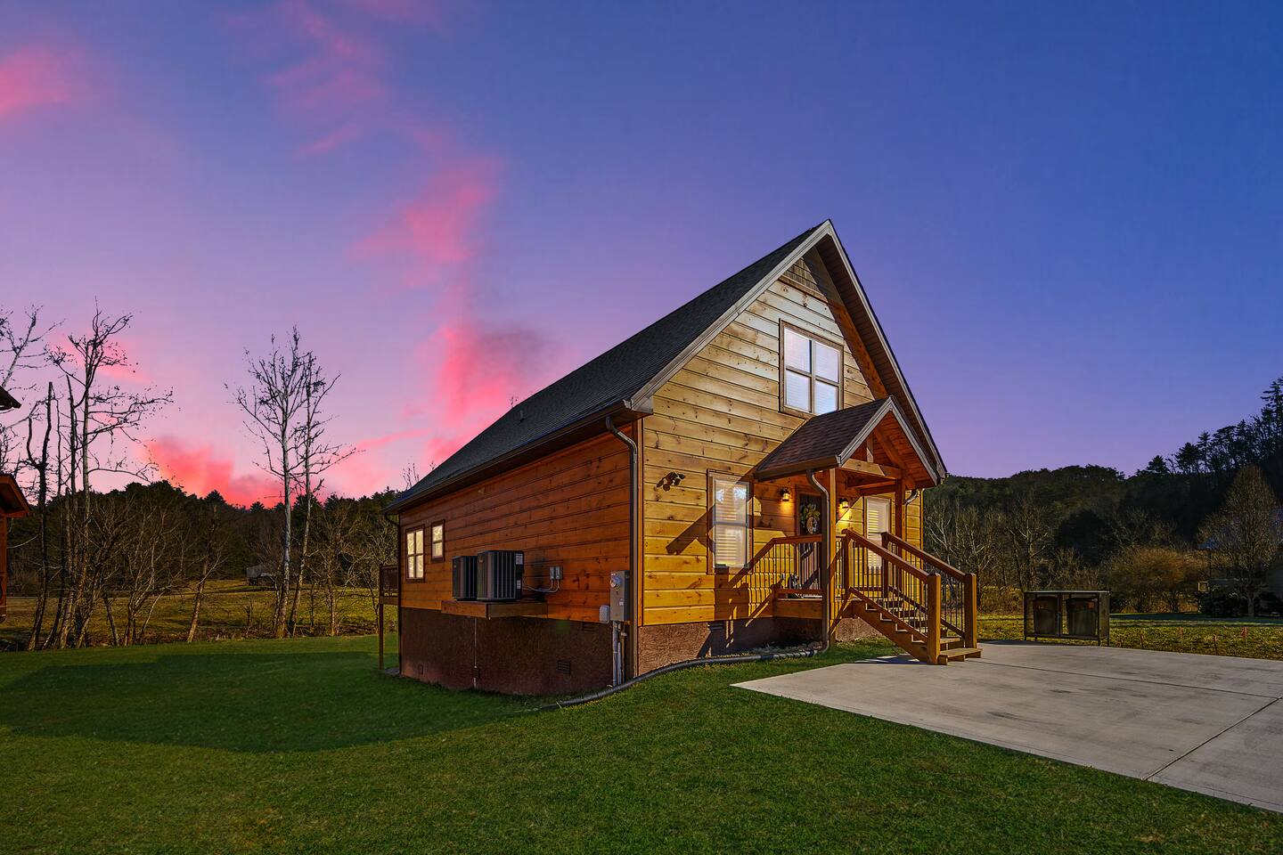 New Creekside Escape: Location, HotTub, Firepit+