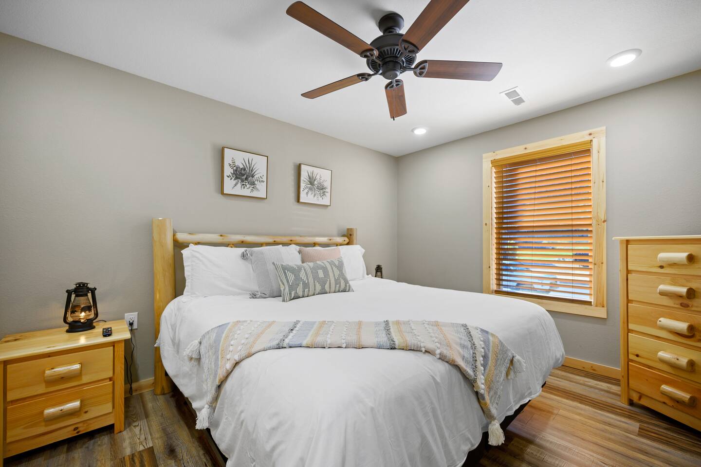 New Creekside Escape: Location, HotTub, Firepit+