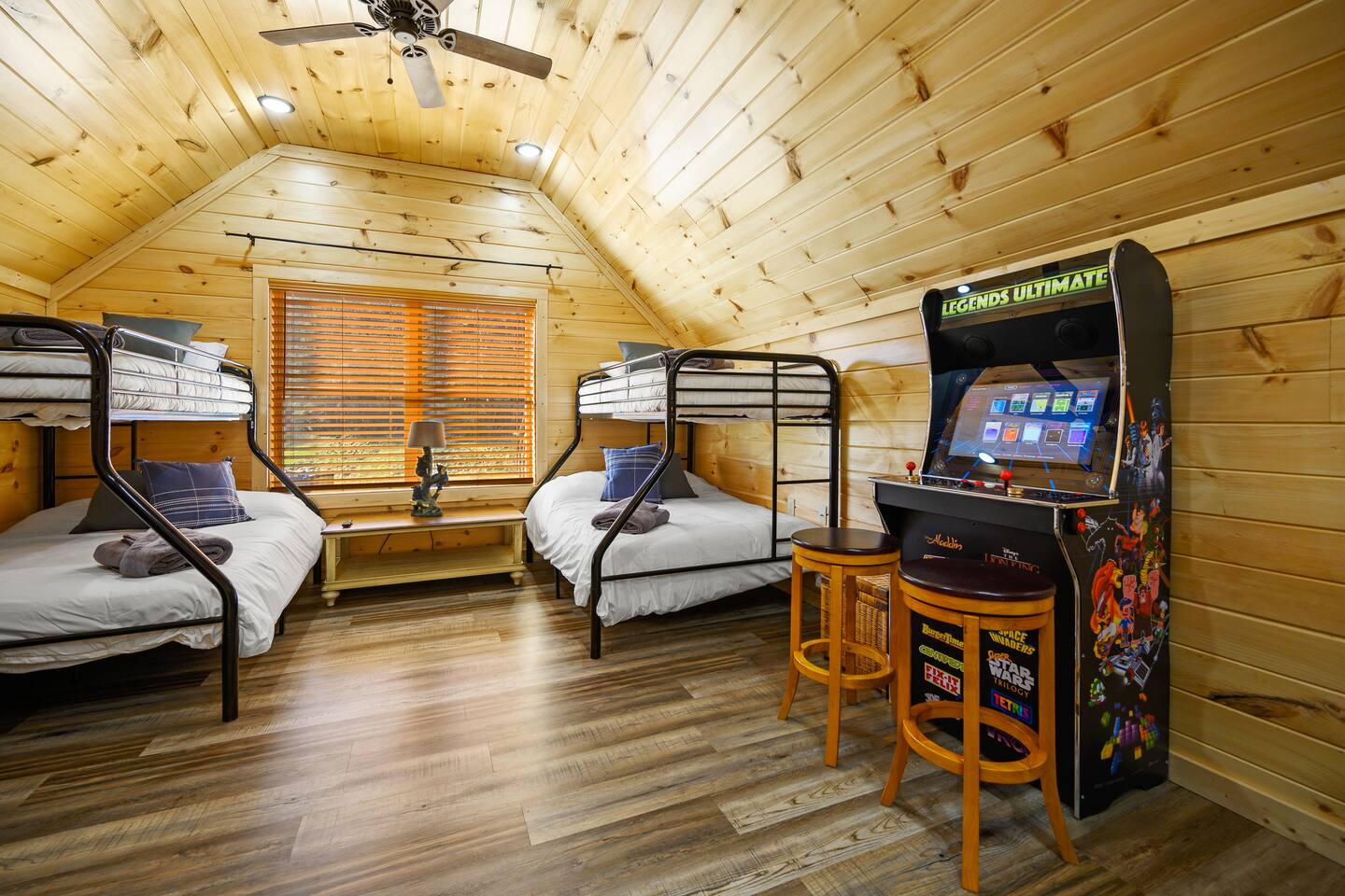 New Creekside Escape: Location, HotTub, Firepit+