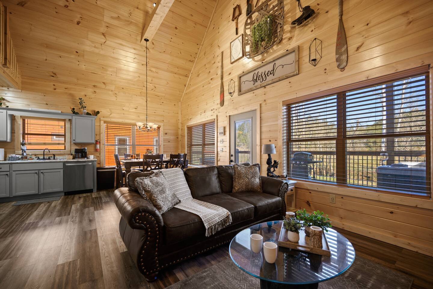 New Creekside Escape: Location, HotTub, Firepit+