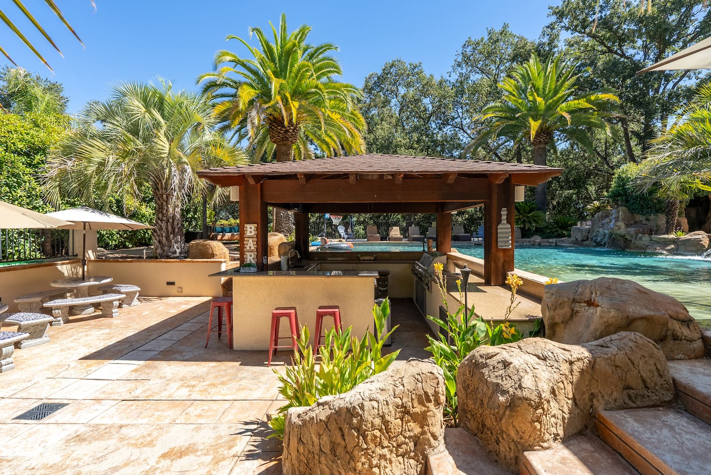 Private Vineyard Resort: slide, waterfalls, cabana
