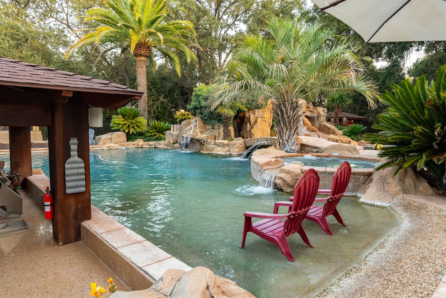 Private Vineyard Resort: slide, waterfalls, cabana