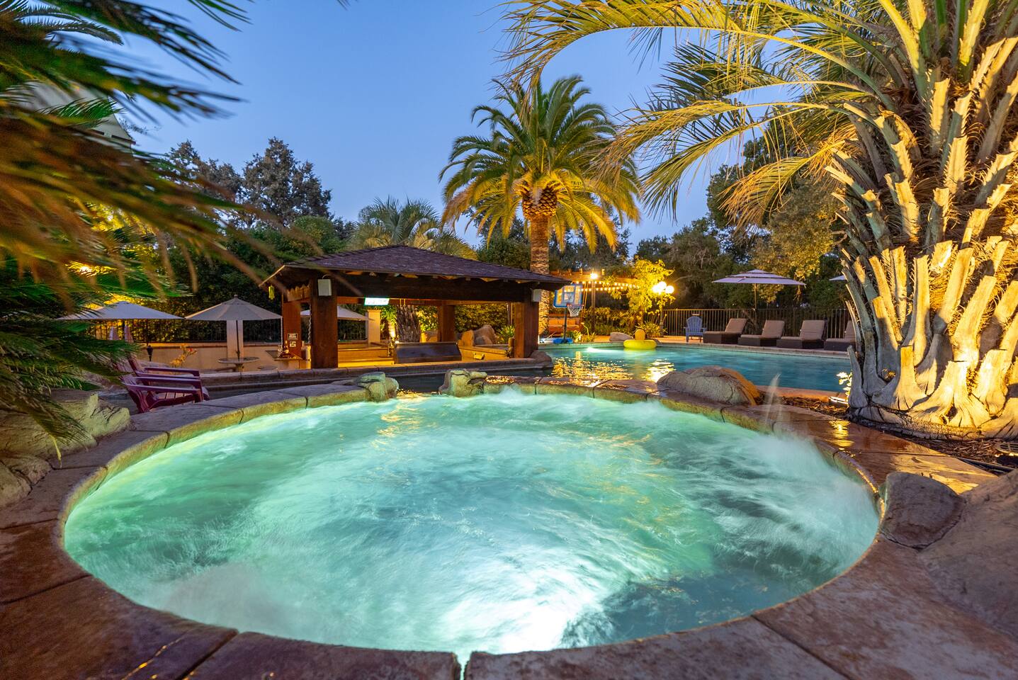 Private Vineyard Resort: slide, waterfalls, cabana