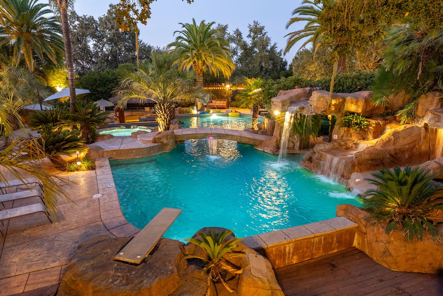 Private Vineyard Resort: slide, waterfalls, cabana — Templeton — vacation rental