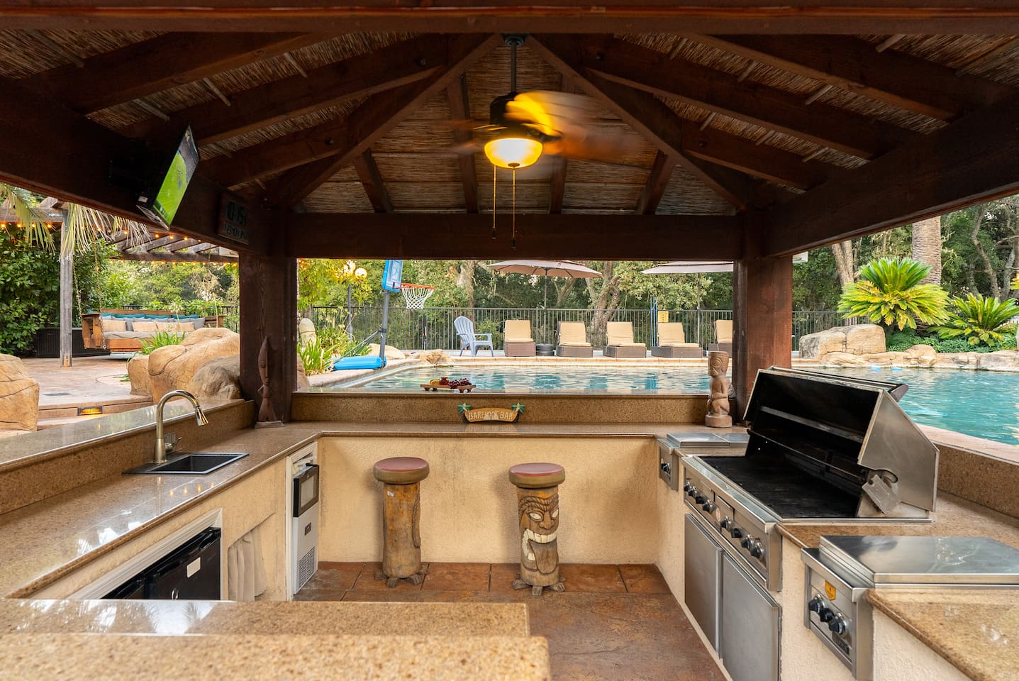 Private Vineyard Resort: slide, waterfalls, cabana