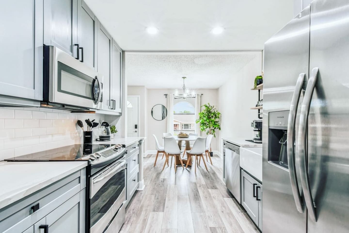 Heart of S Tampa- Hot Tub, Private Backyard, Fire Pit, Grill, 5 min to Beach