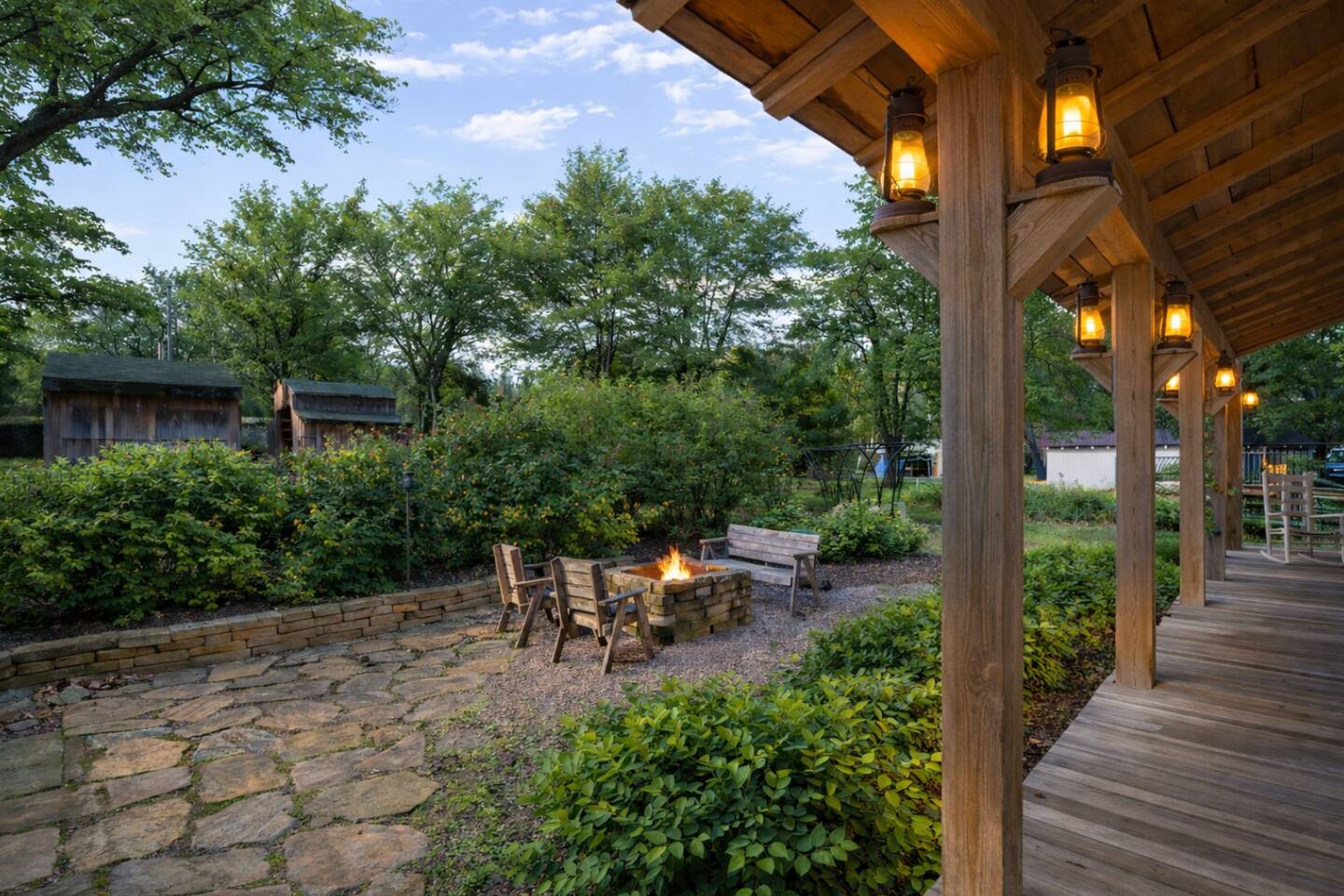 Gorgeous cabin, fire pit, river access, family fun