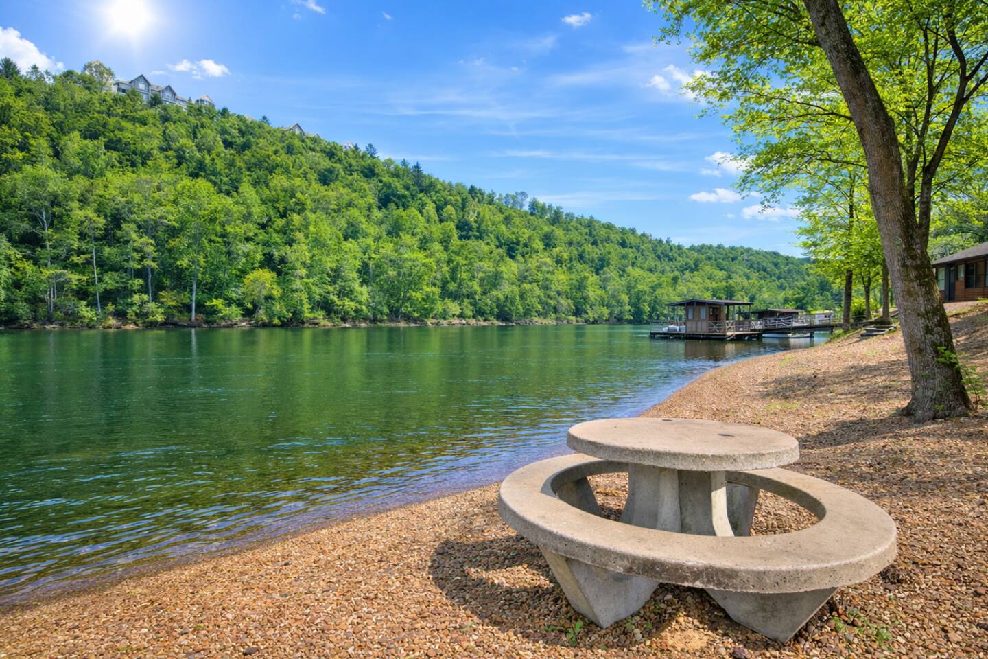 Gorgeous cabin, fire pit, river access, family fun