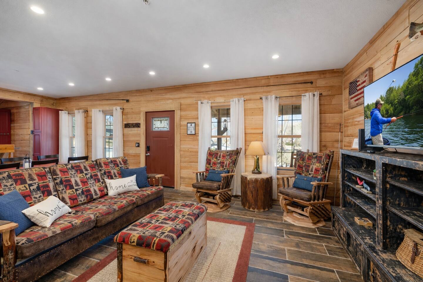 Family cabin, fire pit, river access, games