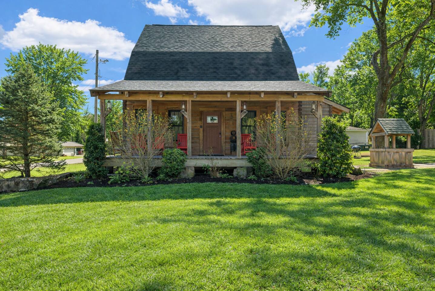 Family cabin, fire pit, river access, games