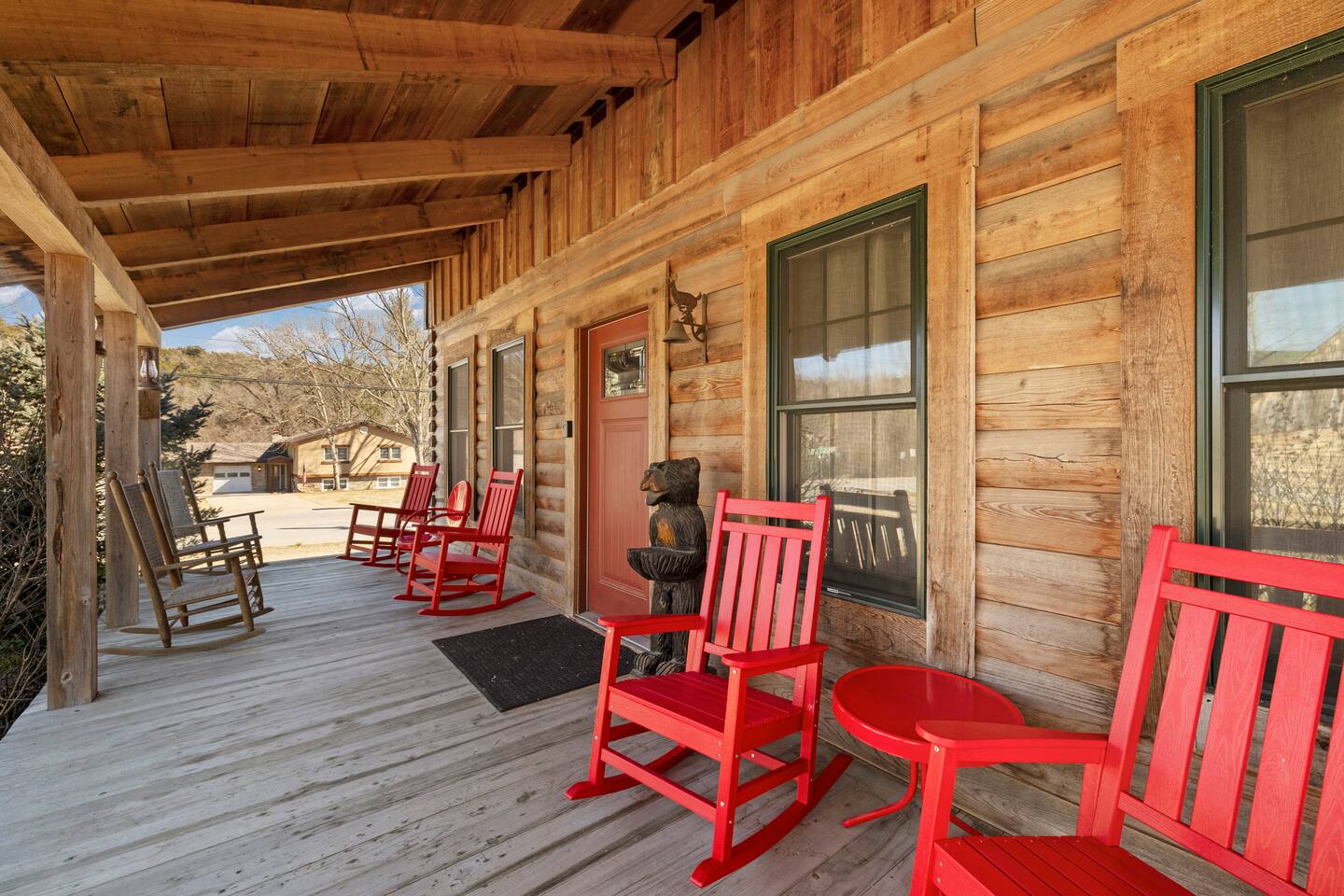 Family cabin, fire pit, river access, games
