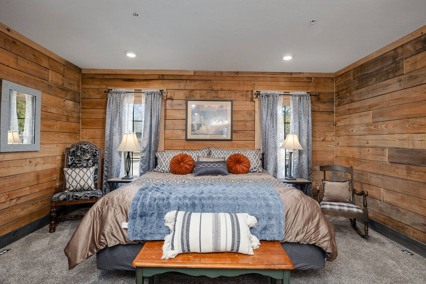 3 en-suites, family cabin, fire pit, river access