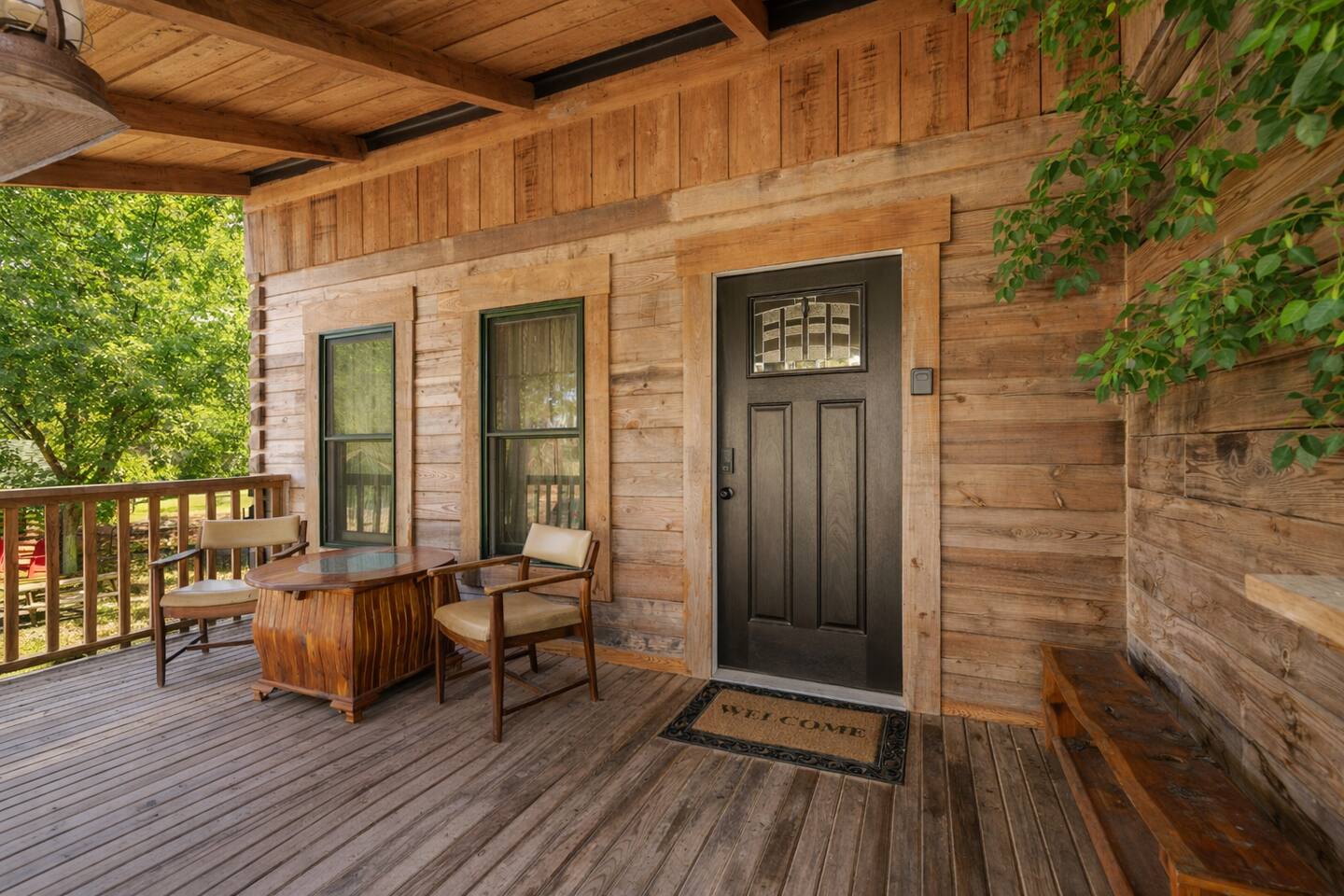 3 en-suites, family cabin, fire pit, river access