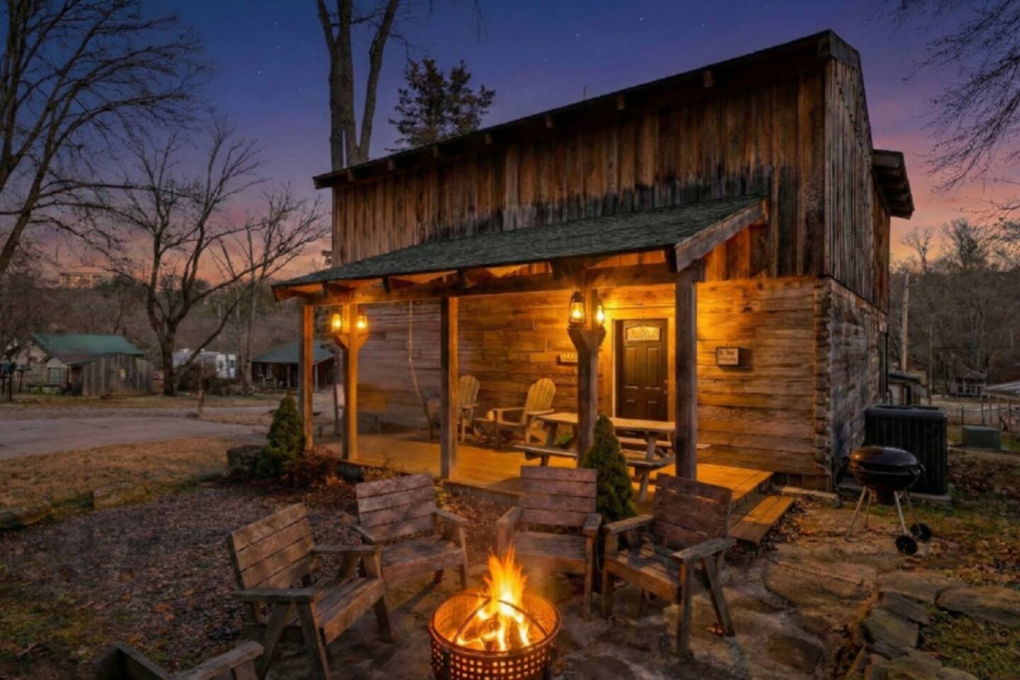 3 en-suites, family cabin, fire pit, river access
