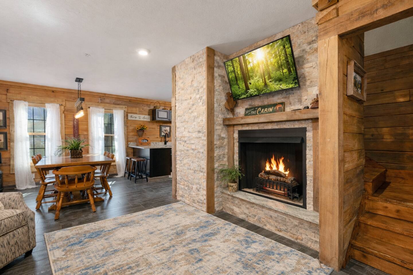3 en-suites, family cabin, fire pit, river access