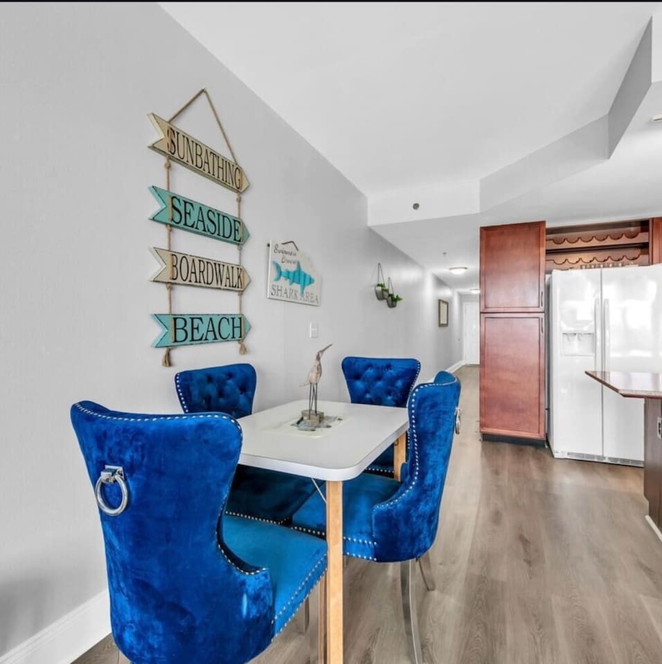 Paradise at the beach. Sleeps 6