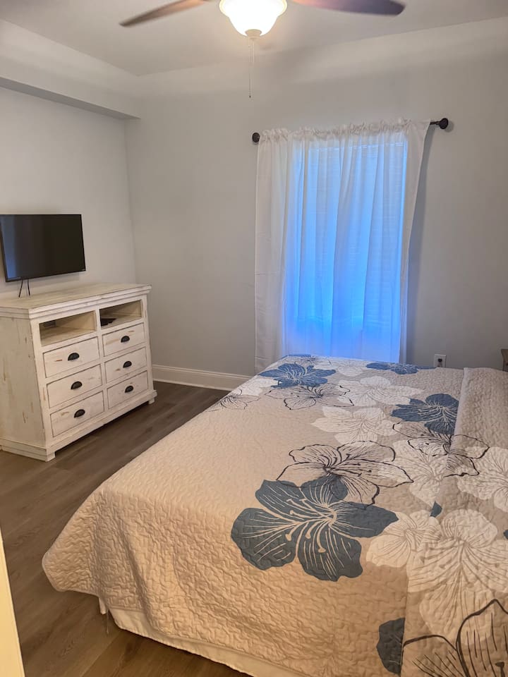 Paradise at the beach. Sleeps 6