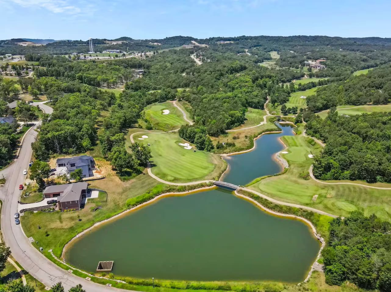 Prime location, golf, pool, bedrooms with en-suite