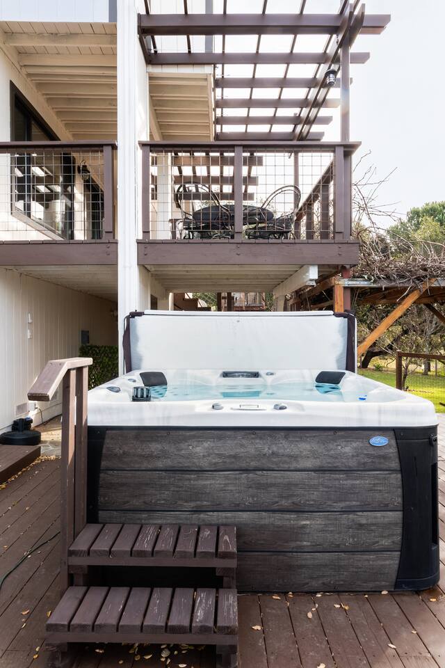 Mountain-top Wine Country Luxury - Pool, Hot Tub