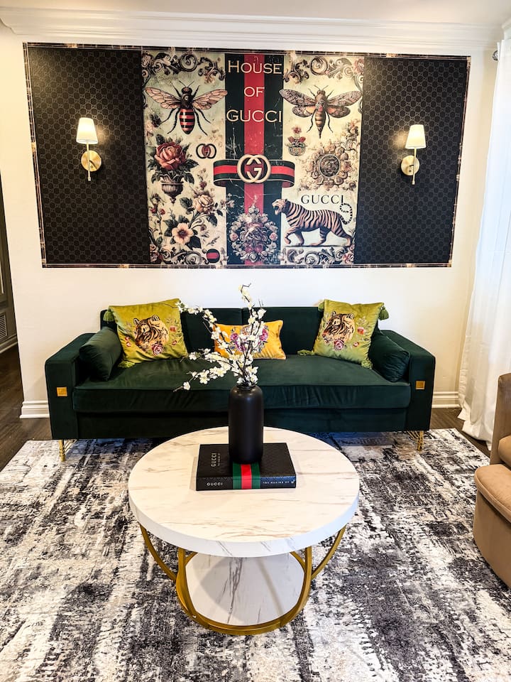 Gucci Glam Hideaway: Free parking*Heart of LA