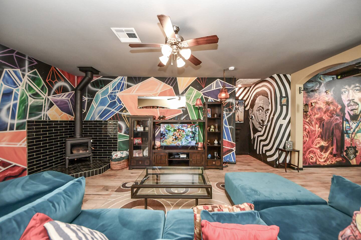 Artist-Owned | Hand-Painted Murals | Spa King Ste β Conroe β vacation rental