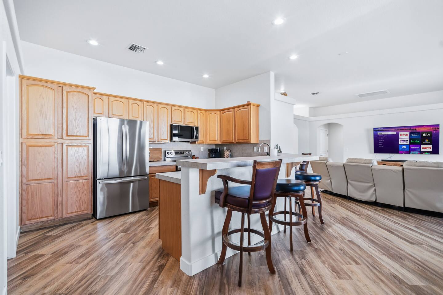 5 Mins to Laughlin! | 4 bd | Sleeps 10 | Firepit