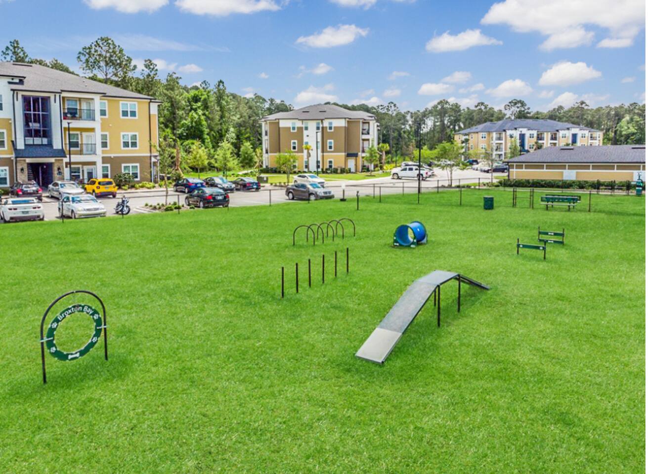 3BR Family Suite | Pool, Games, Gym, Free Parking - Apartment