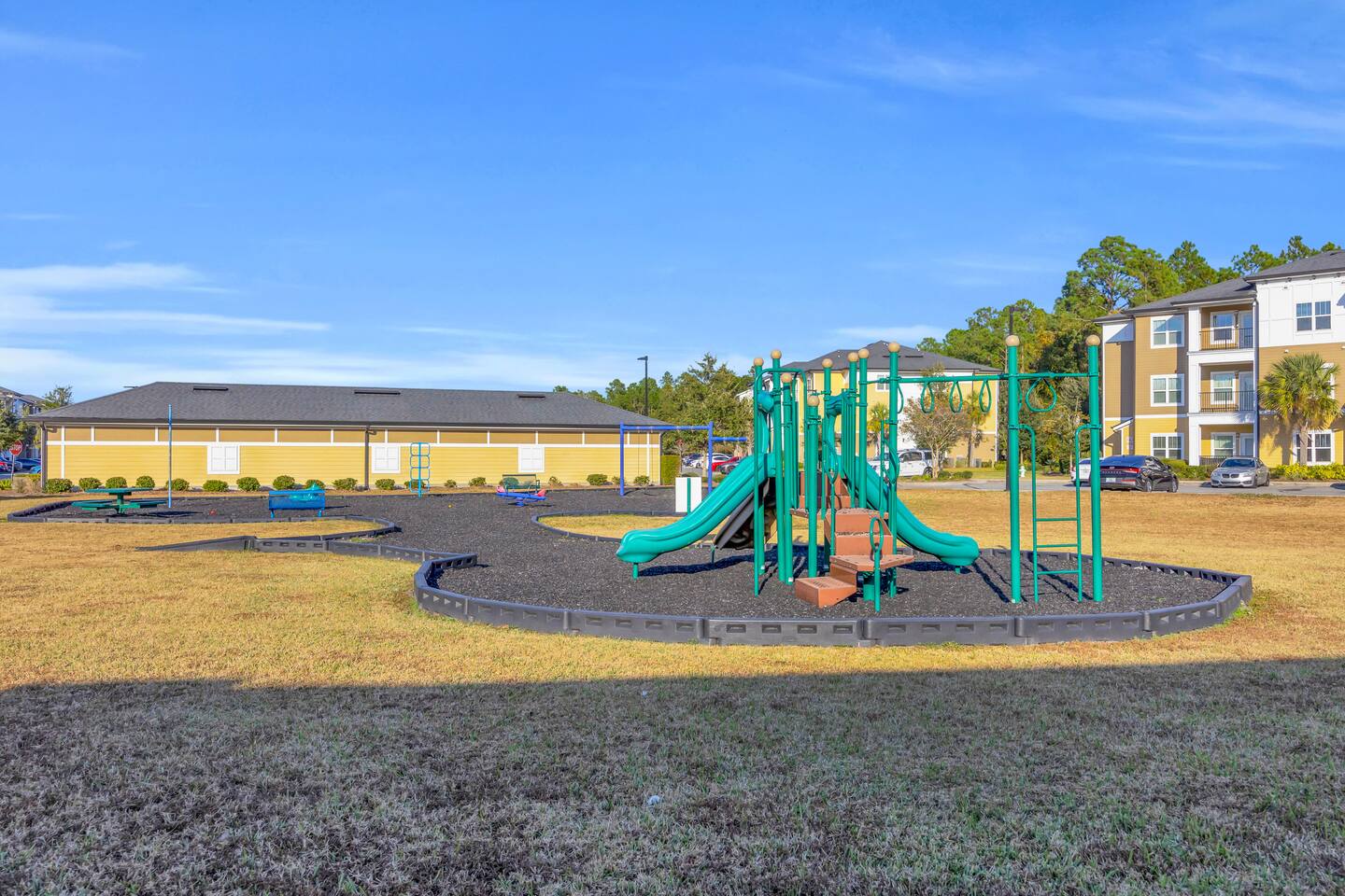 3BR Family Suite | Pool, Games, Gym, Free Parking - Apartment